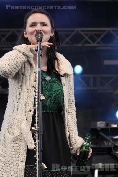 EMILIANA TORRINI - 2009-07-05 - CERGY - Base de Loisirs - 